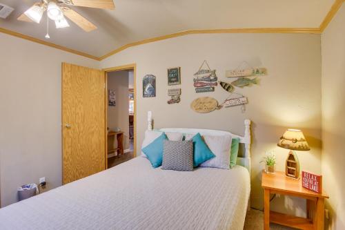 Lake Eufaula Hideaway with Fire Pit and Hot Tub! - image 11