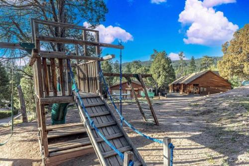 Wooden Nickel Cabins - image 9