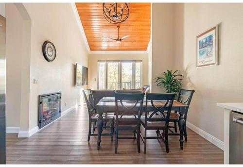 Mountain Cabin-3BD- Near Lake - Central Heating - Wi-Fi in Lake Arrowhead, USA