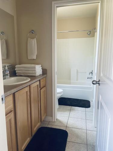 3BR / 2BA Townhome with Pool, Patio, WiFi, Washer/Dryer, Kanab (photo 9)