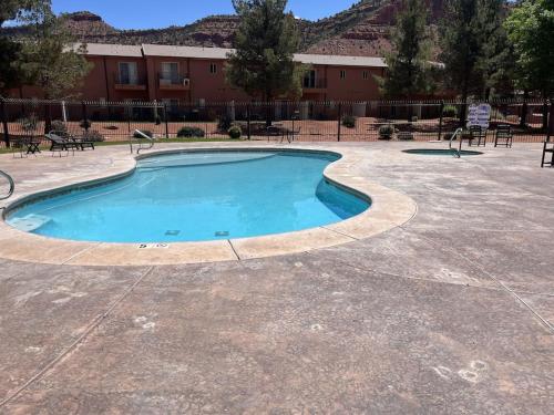 3BR / 2BA Townhome with Pool, Patio, WiFi, Washer/Dryer, Kanab (photo 10)