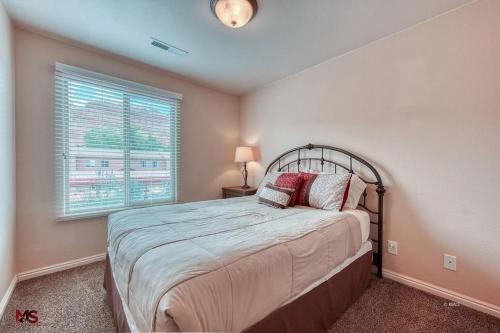 3BR / 2BA Townhome with Pool, Patio, WiFi, Washer/Dryer, Kanab (photo 6)