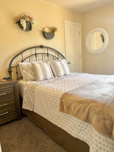 3BR / 2BA Townhome with Pool, Patio, WiFi, Washer/Dryer, Kanab (photo 5)
