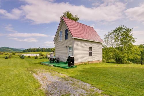 Charming Smoot Cabin on Working Farm! in Lewisburg (WV)
