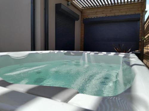 Villa Pheron - De standing - Jacuzzi 5 Personnes - Location saisonnière - Baie-Mahault