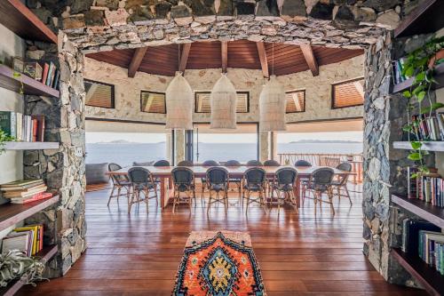 Comida y bebida, The Aerial, BVI in Road Town