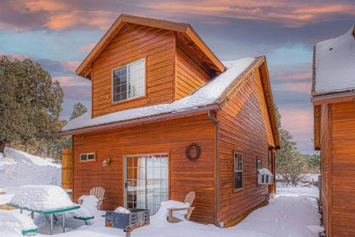 Cabin#2 Elk Hallow - Pet Friendly - Sleeps 6 - Playground & Game Room - Kohls Ranch