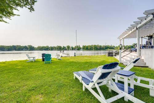 Waterfront Retreat, 10 Mi to Dtwn Shipshewana