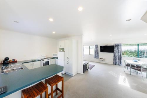 Camelot Motor Lodge and Conference Centre in Palmerston North