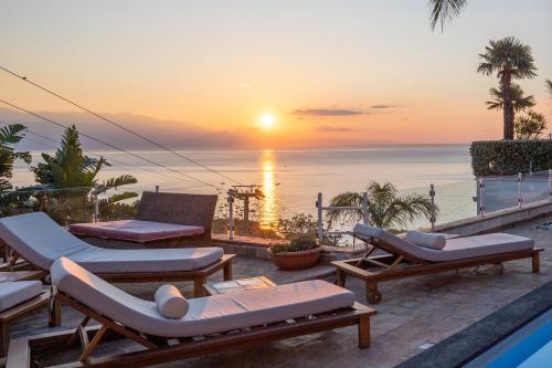 One-Bedroom Apartment with Sea View and Terrace image 9