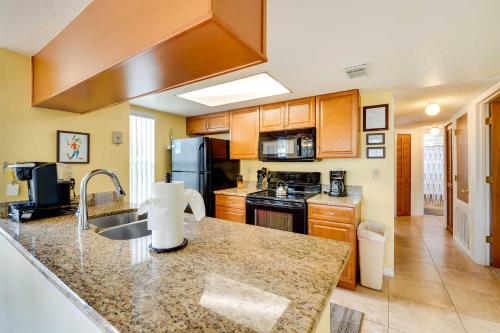 Laguna Bay Condo with Pool 7 Mi to Disney World! in Kissimmee, USA