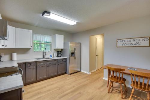 Seneca Vacation Rental Less Than 1 to Lake Keowee Access! Seneca Vacation Rental Less Than 1 to Lake Keowee Access!