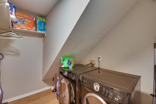 Seneca Vacation Rental Less Than 1 to Lake Keowee Access! Seneca Vacation Rental Less Than 1 to Lake Keowee Access!