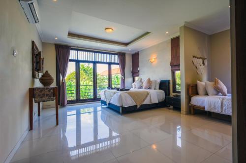 Villa LOGAN - KUTA - 5 Bedroom - 3 Bathroom Villa - Great Location