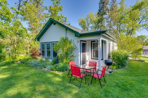 Pet-Friendly Extended Stay Walk to Delavan Lake in Delavan (Wisconsin)