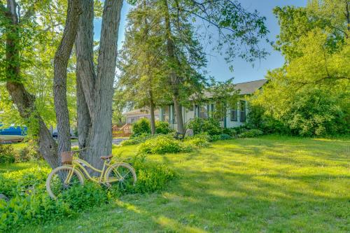 Cozy Vacation Home Near Delavan Lake!