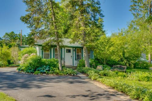 Pet-Friendly Extended Stay Walk to Delavan Lake in Delavan (Wisconsin)
