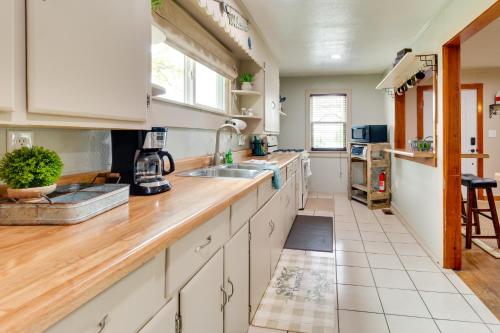 Henderson Vacation Rental Less Than 1 Mi to Norfork Lake! in Henderson, USA