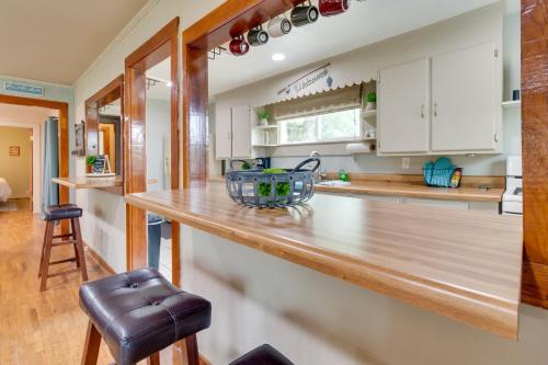 Henderson Vacation Rental Less Than 1 Mi to Norfork Lake! in Henderson, USA