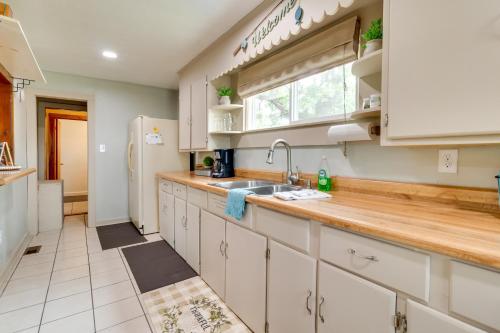 Henderson Vacation Rental Less Than 1 Mi to Norfork Lake! in Henderson, USA