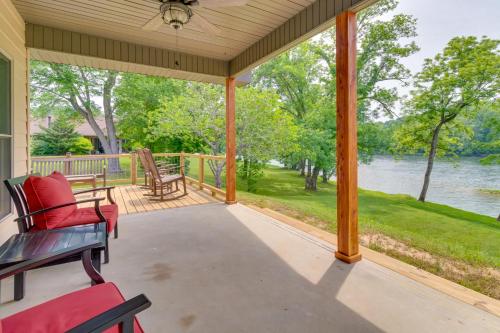 Waterfront Getaway with Patio on the White River! in Mountain Home, USA