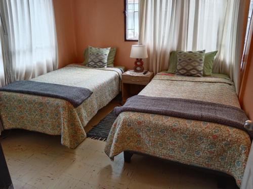 2 twin beds