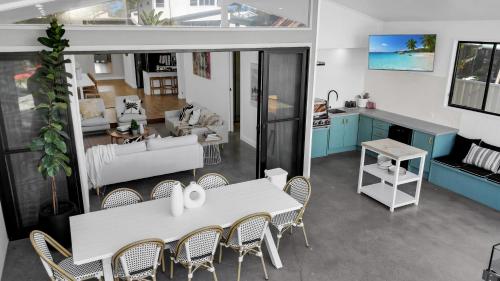 Gorgeous Getaway Toowoon Bay in Costa Central