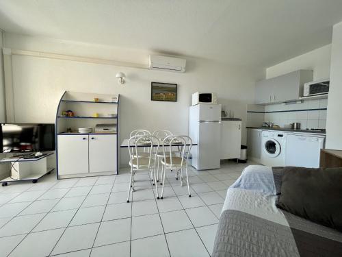 Appartement 4 pers, piscine, parking, climatisation en bord de mer - FR-1-338-508, Sète (foto 8)
