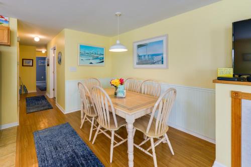 Condo with Deck Walk to Beach and Convention Center! in Wildwood, USA