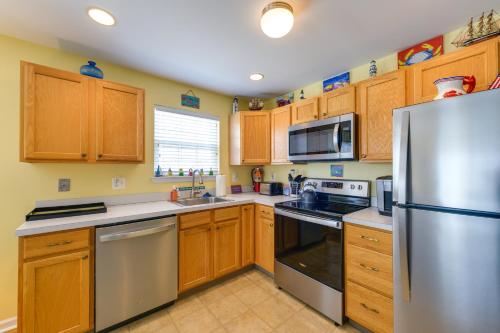 Condo with Deck Walk to Beach and Convention Center! in Wildwood, USA