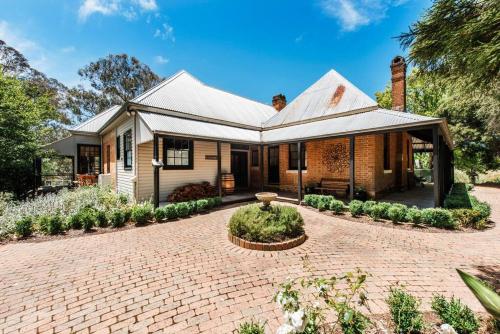 Historic Riverfront Residence Farmstay