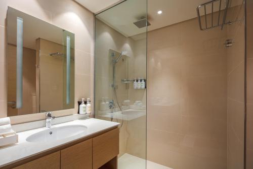466214903 Holiday Inn & Suites - Dubai Science Park by IHG