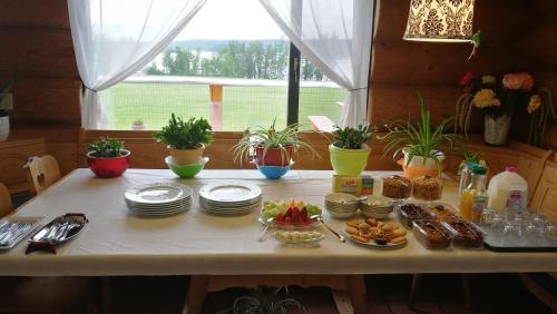 อาหารและเครื่องดื่ม, คาริบู ล็อก เกสต์เฮาส์ (Cariboo Log Guest House) in ลัค ลา อัช (BC)