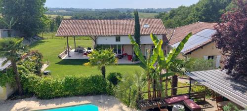 Maison avec piscine chauffée et pool house gîte à louer Labarthète