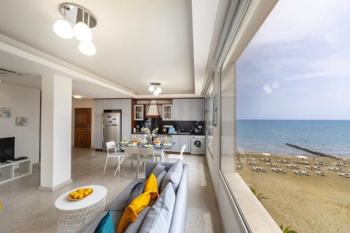 Mackenzie Beachfront Eftyhia Suite - image 5