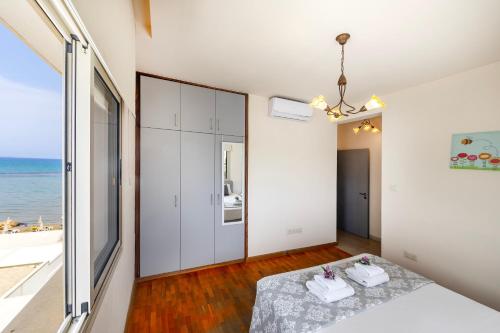 Mackenzie Beachfront Eftyhia Suite - image 3