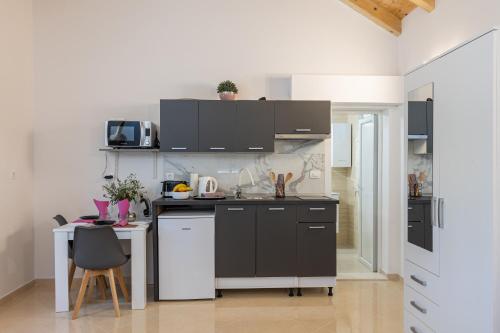 مطبخ, Apartments Roza in Celopeci