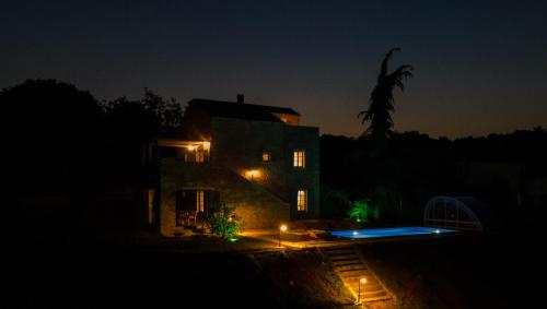 Julijud, villa with heated pool, jacuzzi and sauna