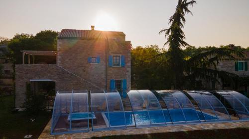 Julijud, villa with heated pool, jacuzzi and sauna