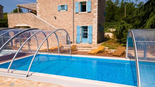 Julijud, villa with heated pool, jacuzzi and sauna
