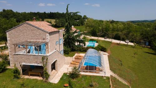 Julijud, villa with heated pool, jacuzzi and sauna