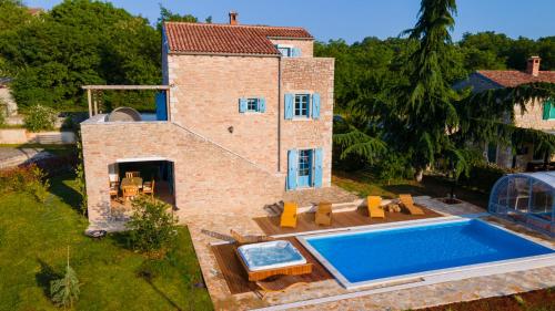 Julijud, villa with heated pool, jacuzzi and sauna