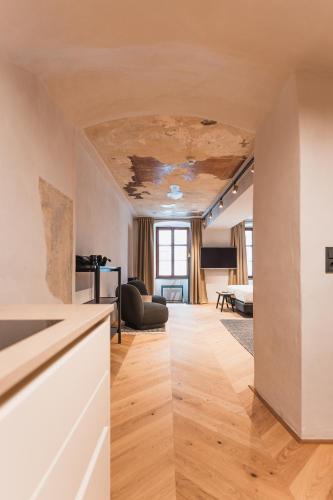 H5 Grauer Bär Studios & More – Hall by Innsbruck, IL