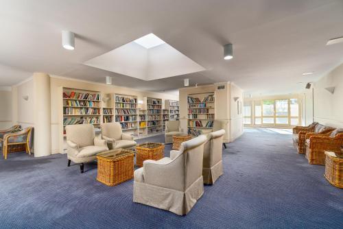 Wahroonga Furnished Apartments near Leonora Close Park