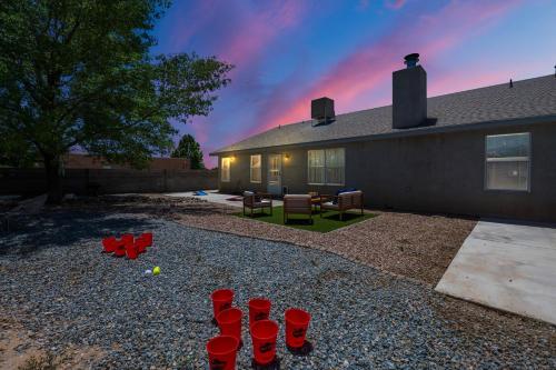 Cheerful Vibrant 3BR - 3TV - New in Albuquerque, USA
