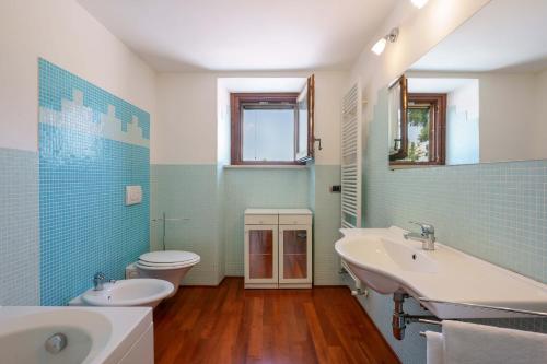 Bathroom, tHE Italian Dream Villa - Pool, Spa & Wine in Campli