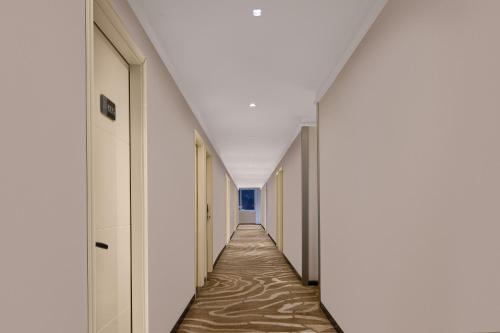 ทัศนียภาพภายนอกโรงแรม, ไกเซอร์โดม โฮเทล กวางโจวแอร์พอร์ต (Kaiserdom Hotel Guangzhou Airport Branch) in กวางโจว