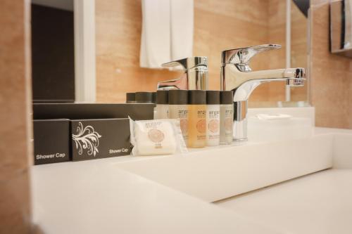 Opera Suite Hotel - image 5