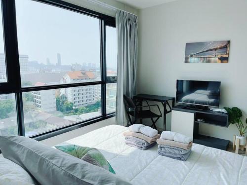 BASE Central PATTAYA 2BED with Infinity Pool & Free Netflix!
