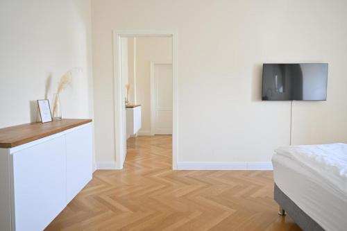 3 bedrooms, 7 beds